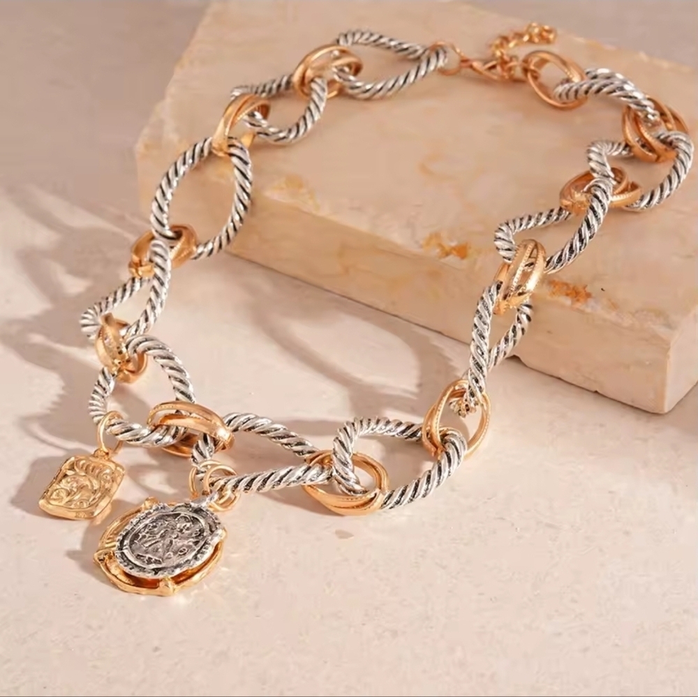 Vintage Metal Gold and Silver Chain Necklace - Picture 4 of 8